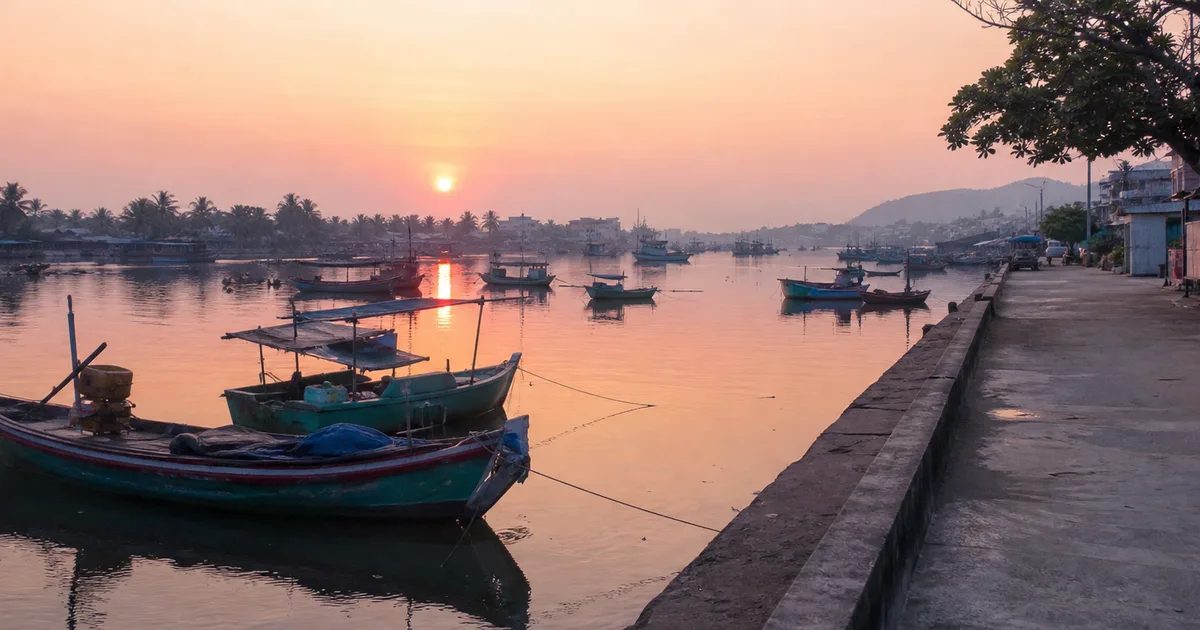 Duong Dong River Walk at Dawn — Estuary Path from Night-Market Bridge to Dinh Cau